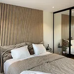 Luxurious Villa With Free Parking